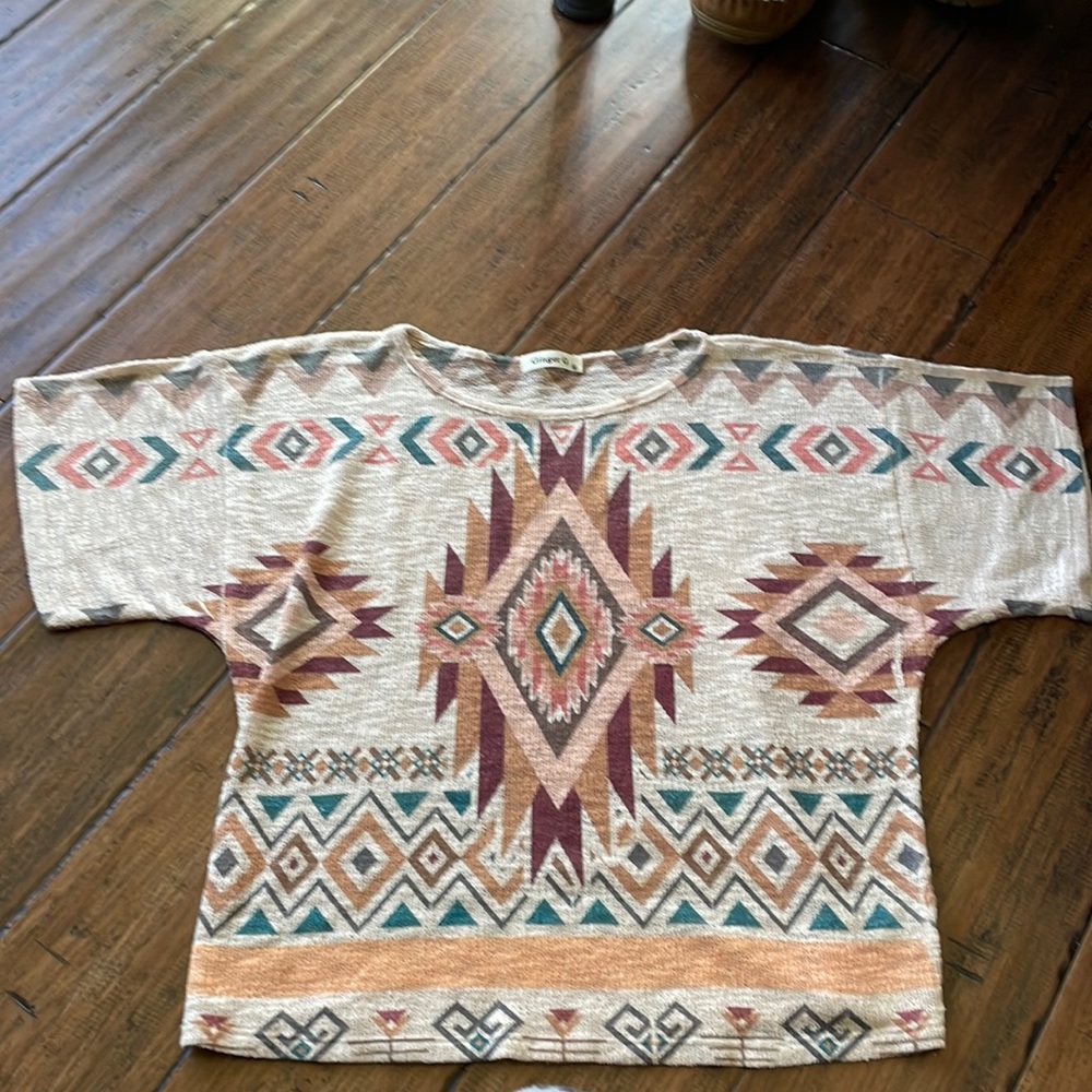 Ginger G size M knot top Aztec design